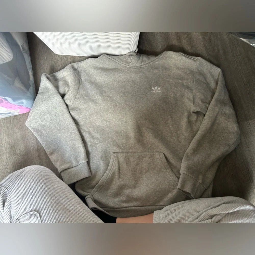 Adidas sweatshirt - Picture 1 of 4